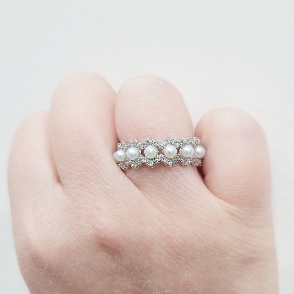 Brand New Silver Tone Pearl Rhinestone Ring Adjustable Size